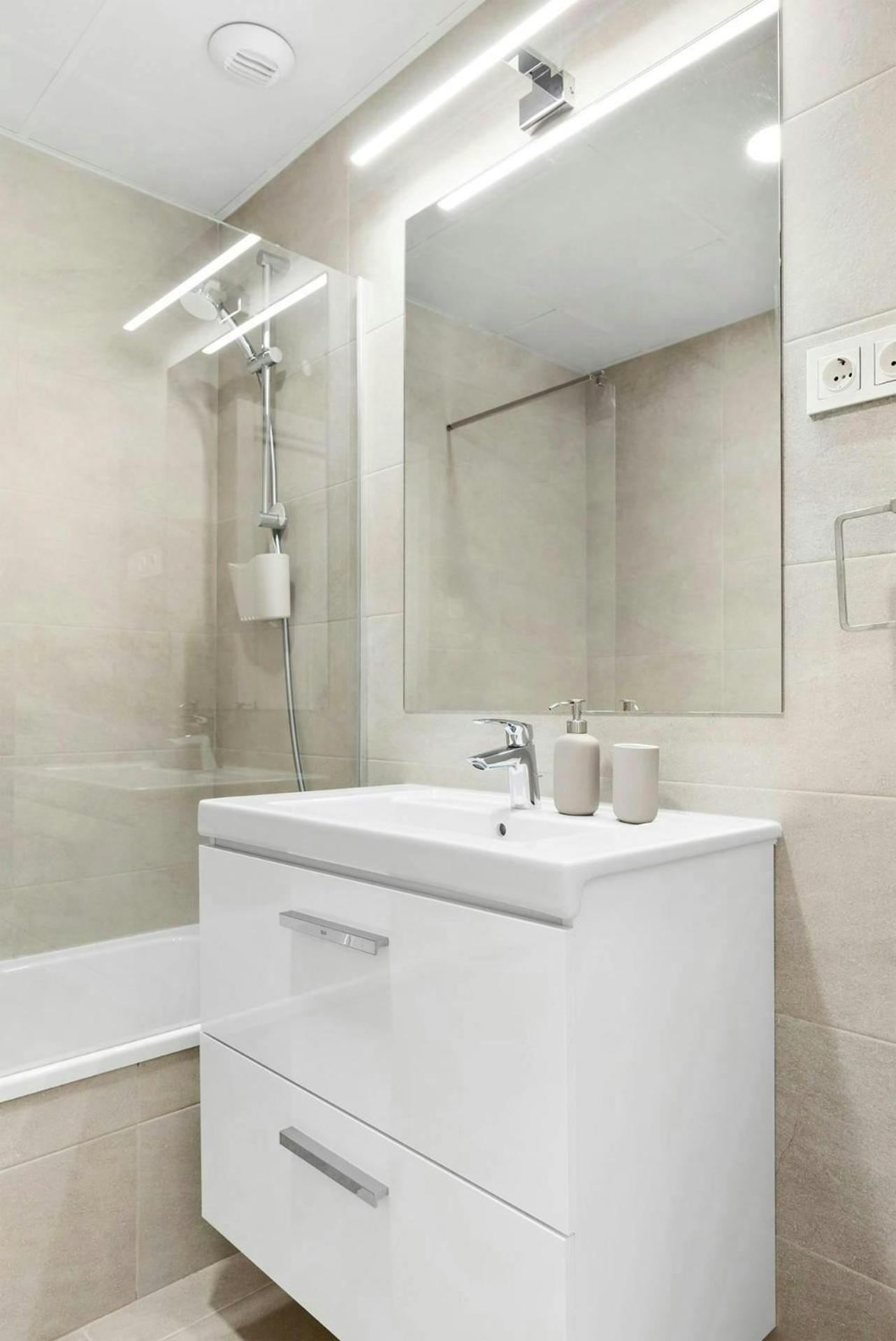 Apartment Eye Pool & Parking Free