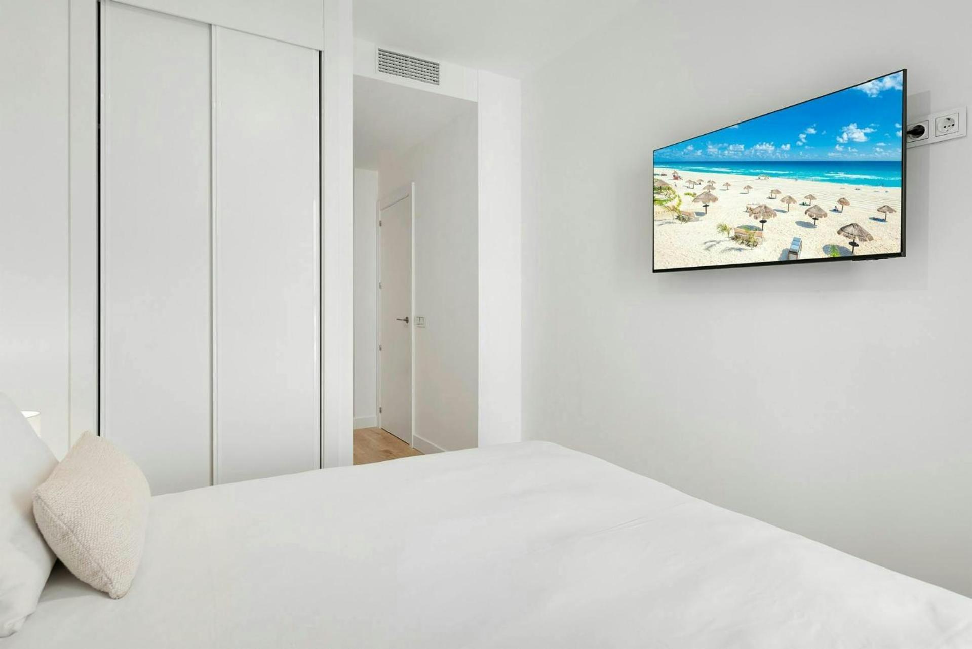 Eye Pool & Parking Free Apartment *