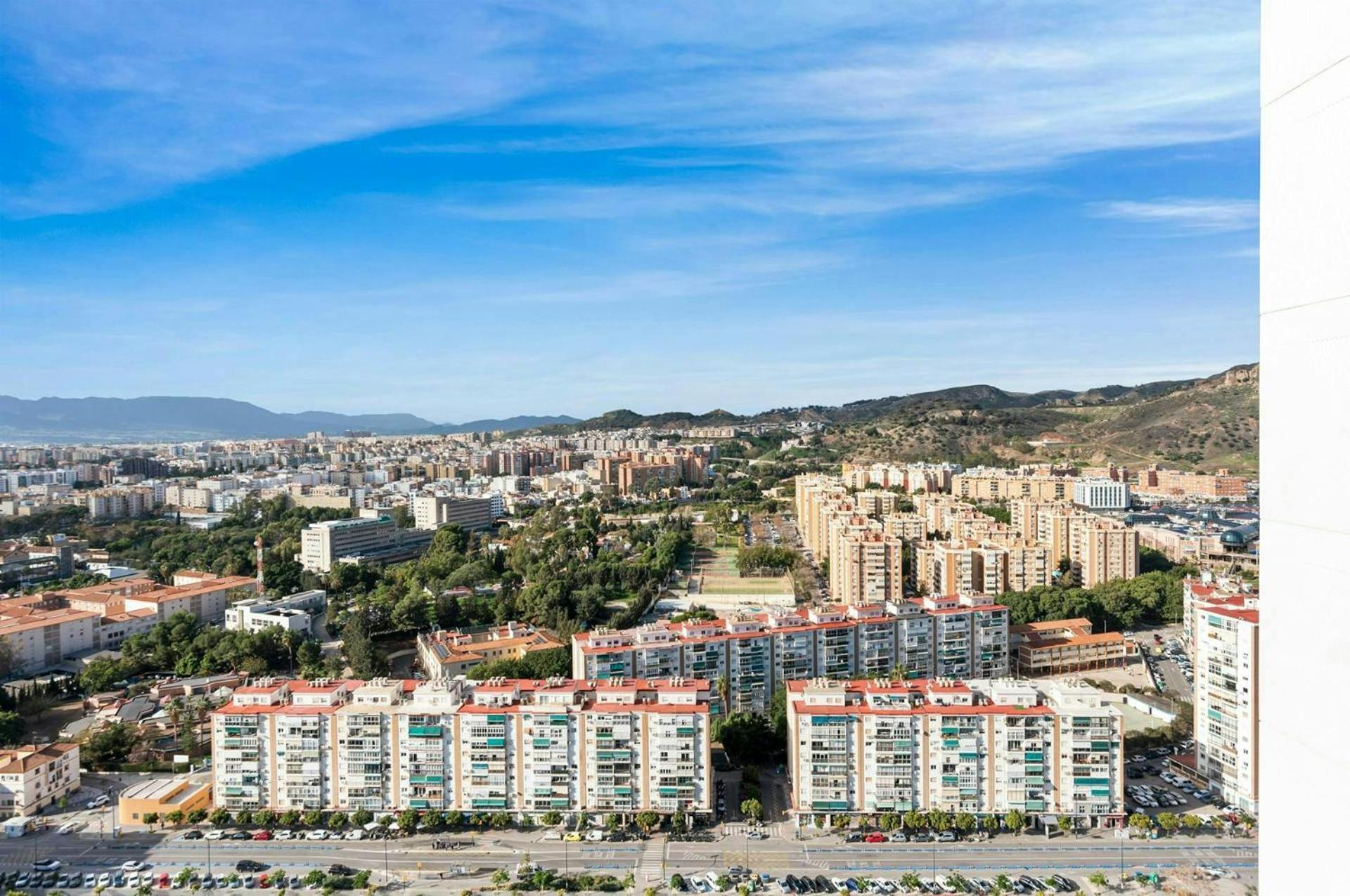 Eye Pool & Parking Free Apartment