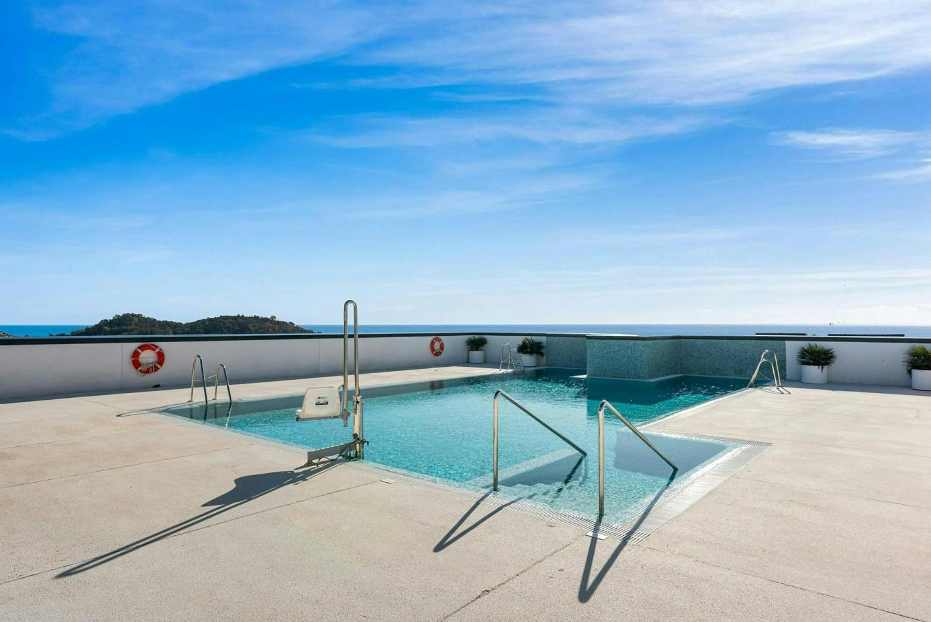 Eye Pool & Parking Free Apartment *