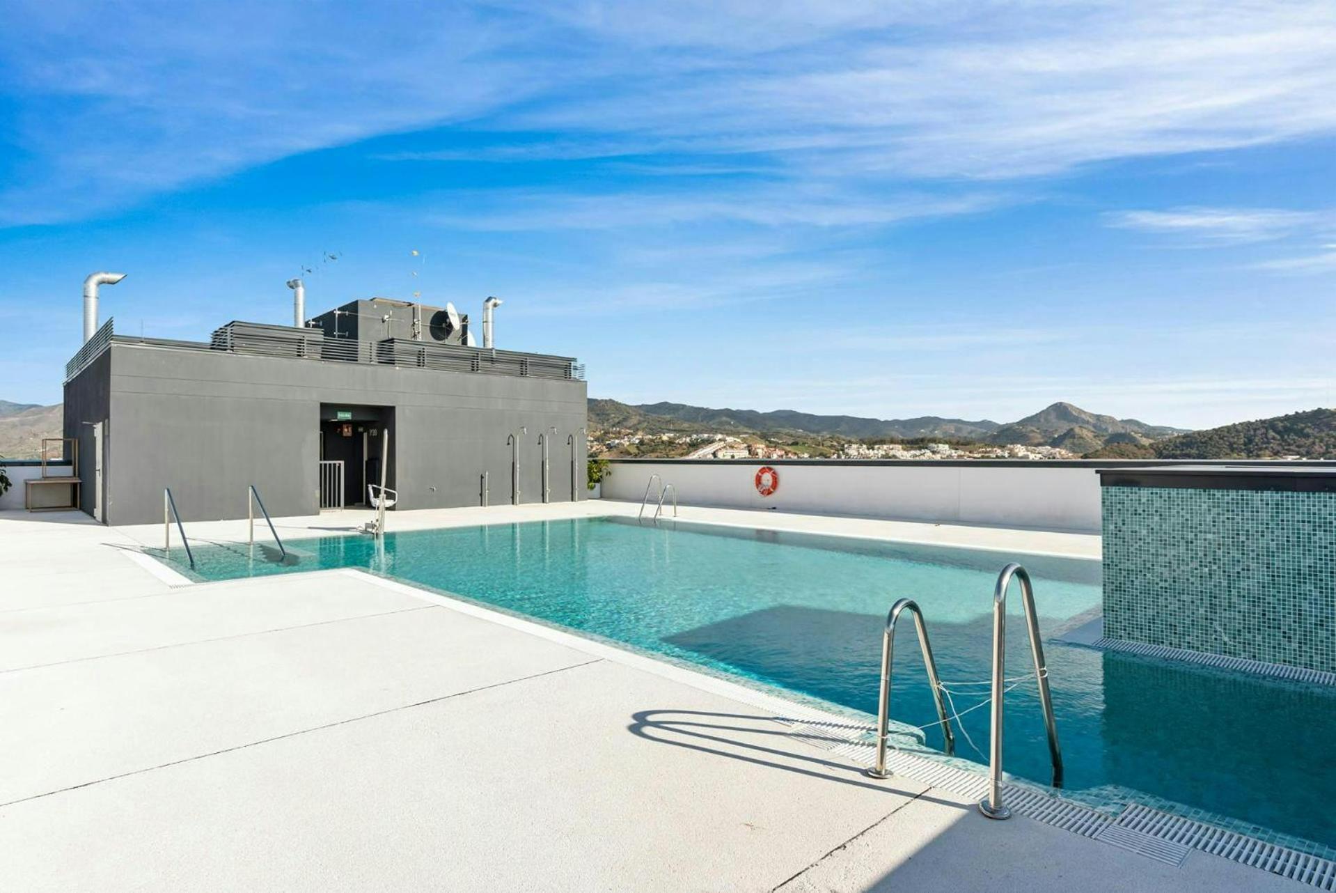 Apartment Eye Pool & Parking Free Málaga