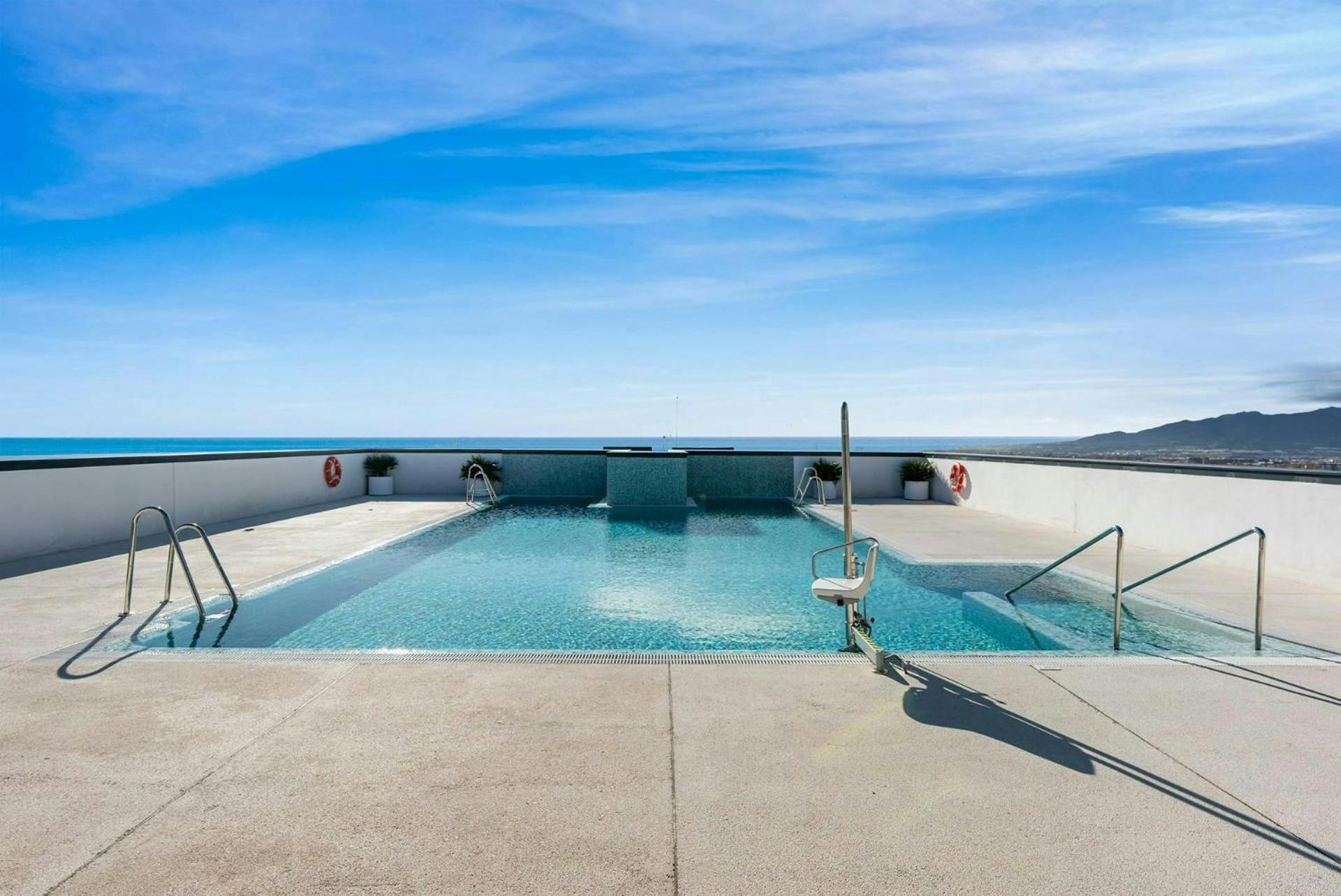 Eye Pool & Parking Free Malaga